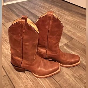 Nocona Cowboy Boots, camel color, size 7.5, slightly used
